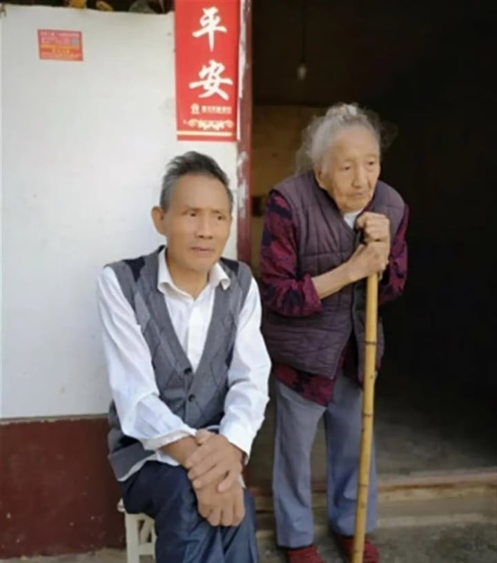 Bà Du luôn có một niềm tin rằng chồng sẽ trở về. (Ảnh: Jfdaily)