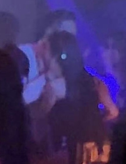 Chồng Hồ Hạnh Nhi ôm ấp nhiều phụ nữ ảnh 3