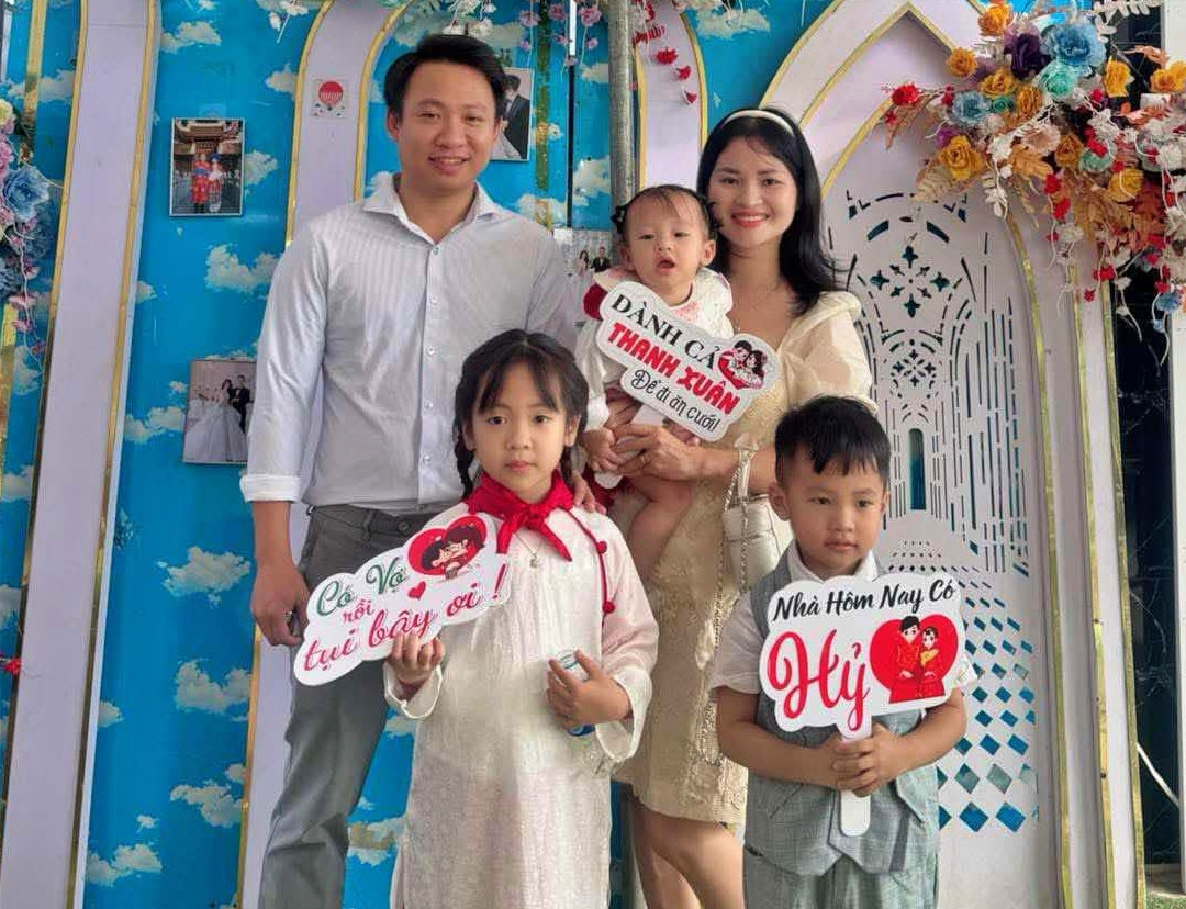 ảnh 3 vợ chồng trẻ xây nhà.jpg