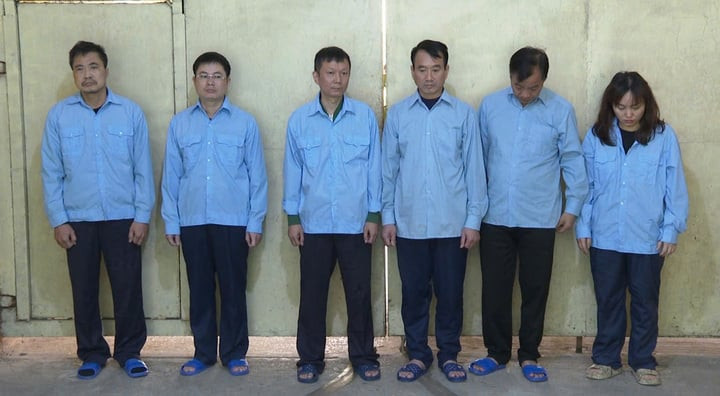 6 cán bộ bị bắt giữ.