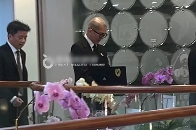 Lễ chôn cất Từ Hy Viên chưa hết tranh cãi ảnh 2