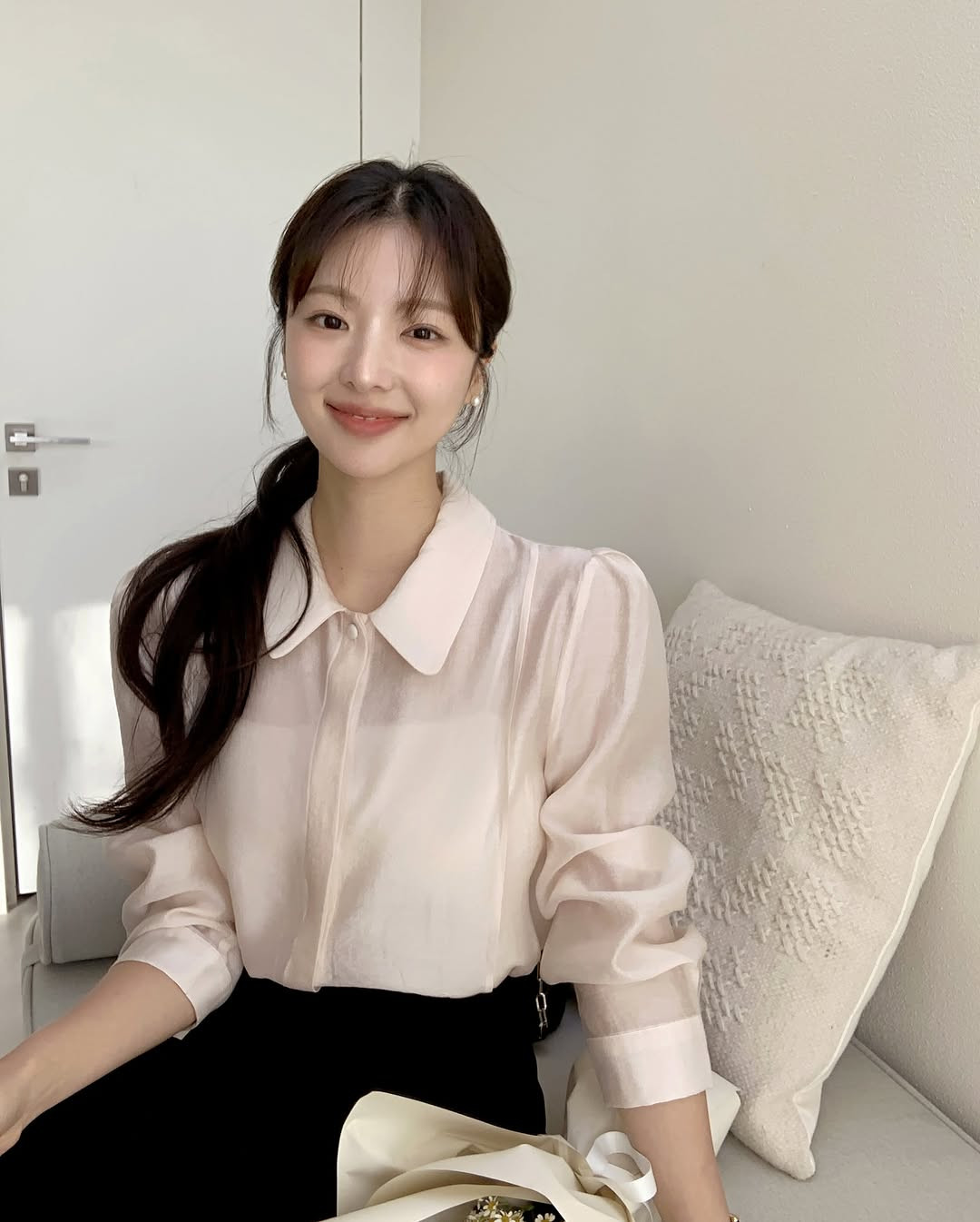 4 tuyệt chiêu giúp trang phục công sở phóng khoáng và thời thượng hơn- Ảnh 5.