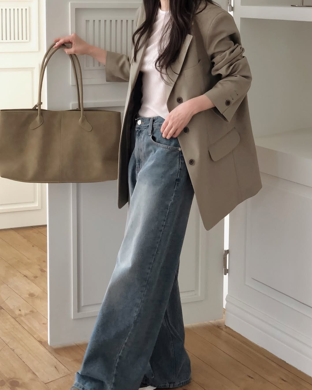 4 tuyệt chiêu giúp trang phục công sở phóng khoáng và thời thượng hơn- Ảnh 8.