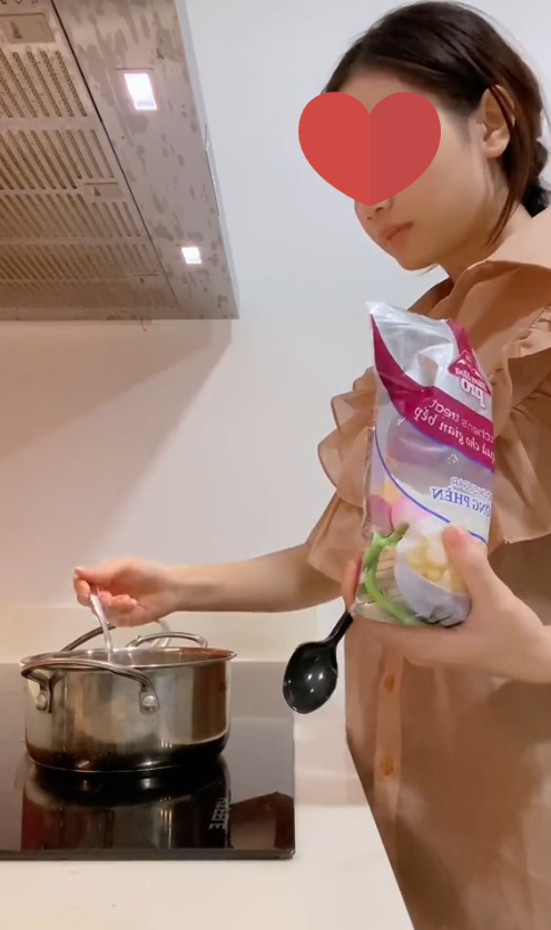 Nữ trợ lý có
