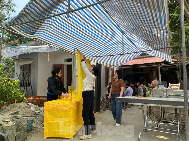 Nỗi đau tột cùng của người mẹ có con trai qua đời khi tham gia chữa cháy rừng núi Nghiêm: