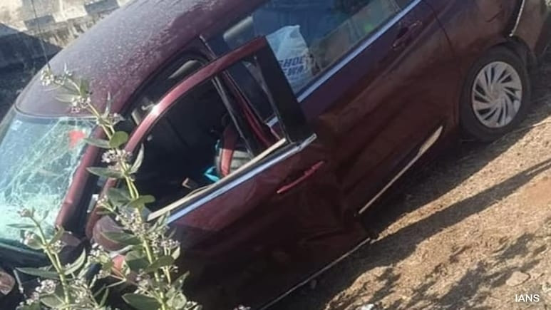 Ô tô đâm vào cống thoát nước trên cao tốc, 2 nữ bác sĩ tử vong- Ảnh 1.