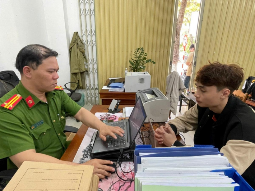 Cơ quan Công an làm việc với đối tượng Phan Thanh Nam. Ảnh: Pháp luật & Xã hội