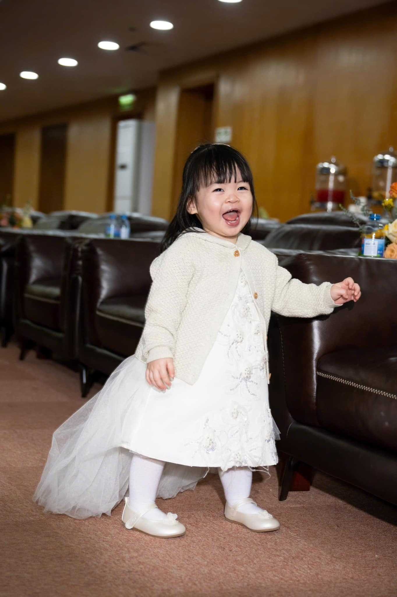 Diện đầm công chúa đáng yêu như con gái Đỗ Mỹ Linh- Ảnh 2.