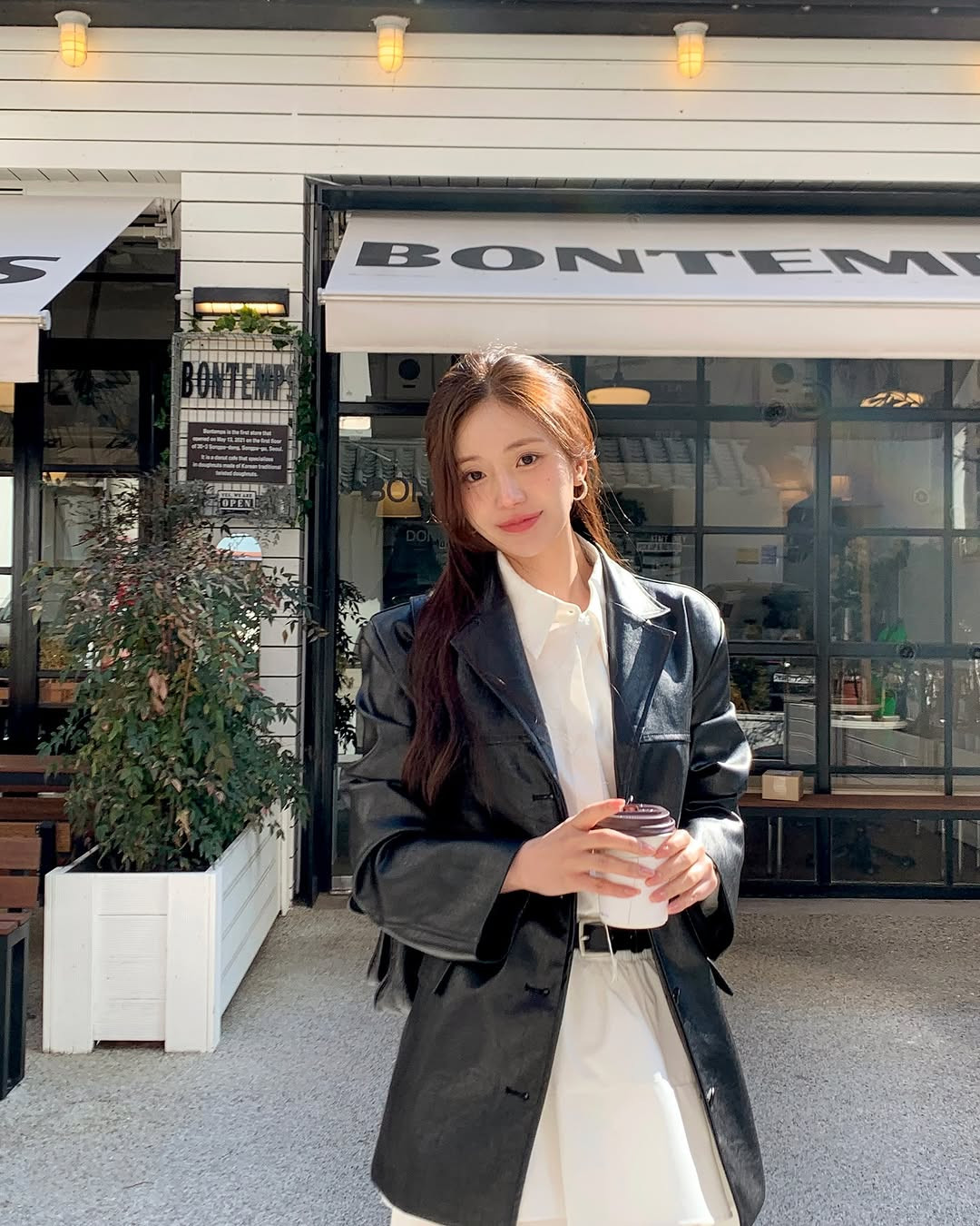 Không phải blazer oversized, đây mới là 4 kiểu blazer đang được phụ nữ Hàn mê diện nhất lúc này- Ảnh 7.