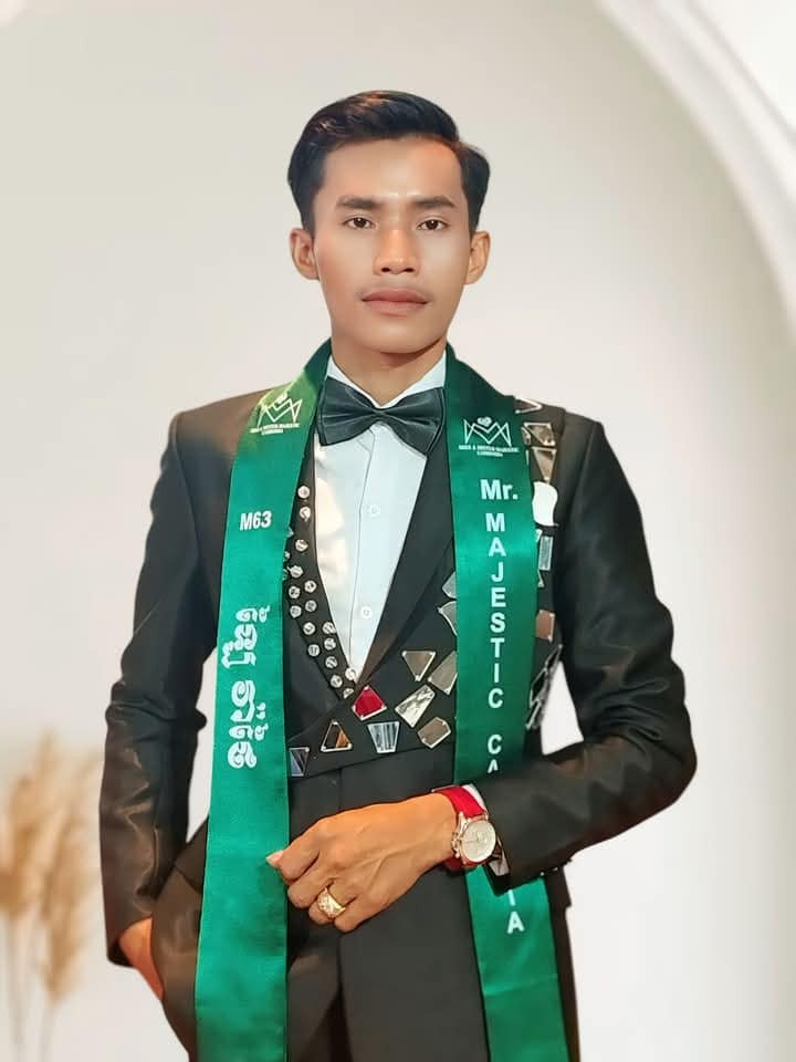 Có thể là hình ảnh về 1 người