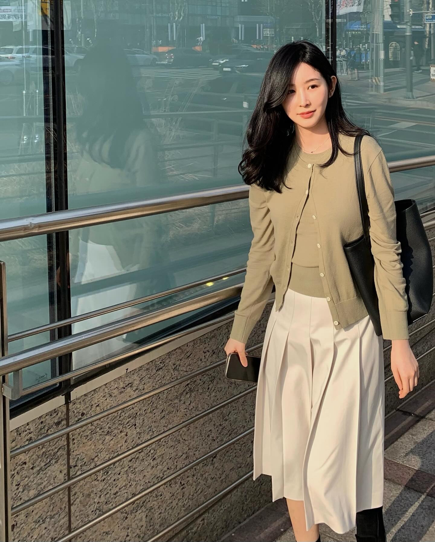 5 món thời trang công sở giúp phụ nữ U40 thêm trẻ trung- Ảnh 7.