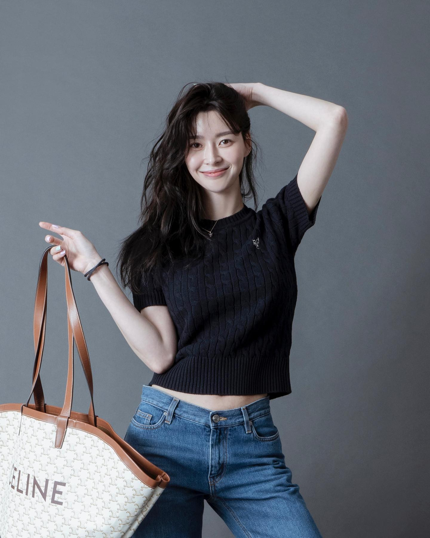 5 món thời trang công sở giúp phụ nữ U40 thêm trẻ trung- Ảnh 3.