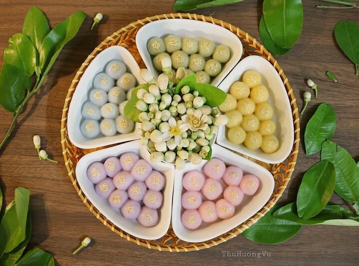 Bánh trôi với nhiều màu sắc khác nhau. (Ảnh: Vũ Thu Hương)