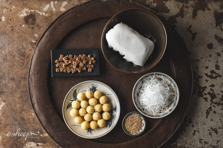 Nguyên liệu chuẩn bị làm bánh trôi. (Ảnh: Esheep Kitchen)