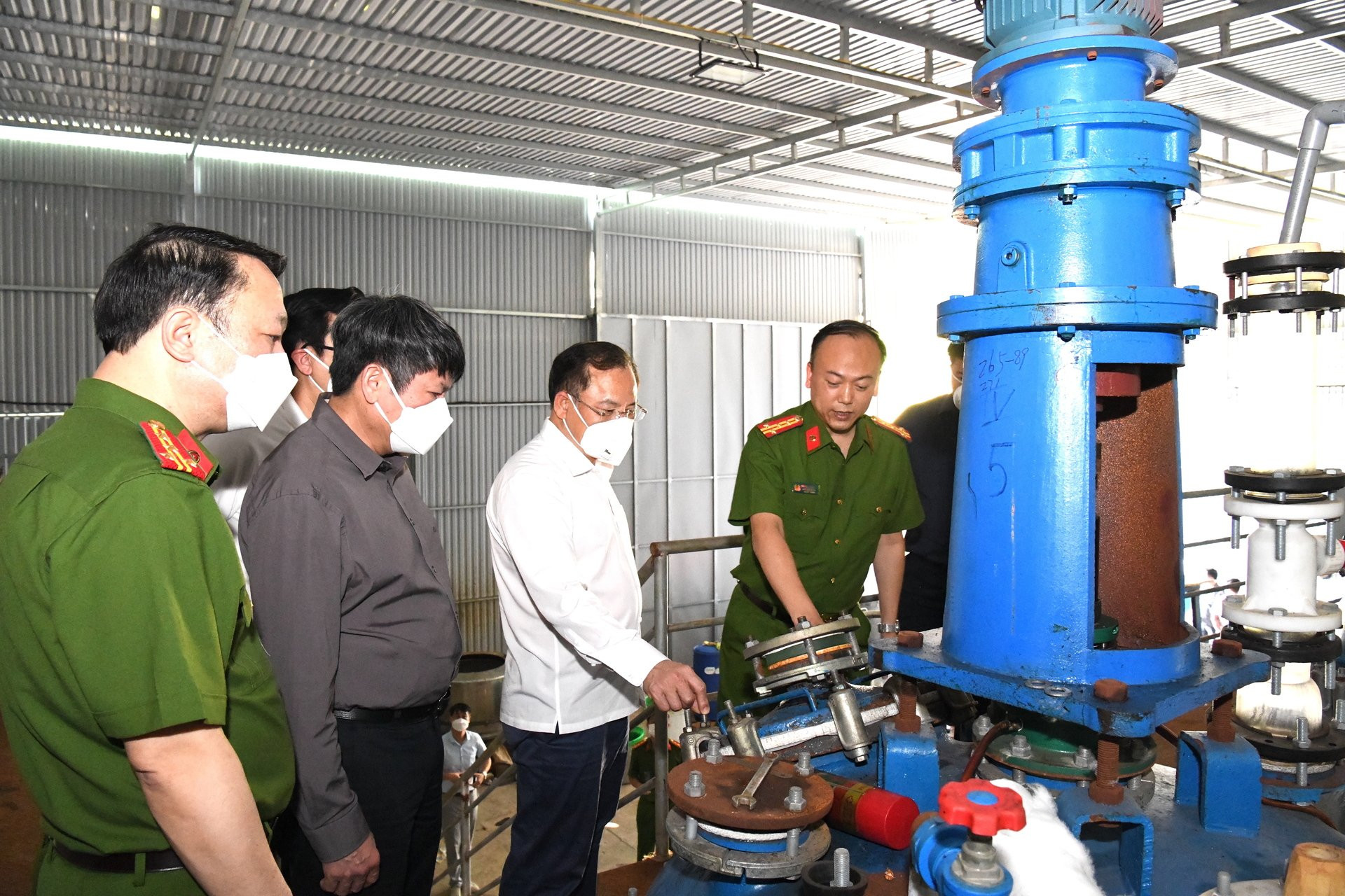 Cận cảnh triệt phá xưởng sản xuất ma túy lớn nhất Việt Nam, chứa 1,4 tấn ketamin - 10