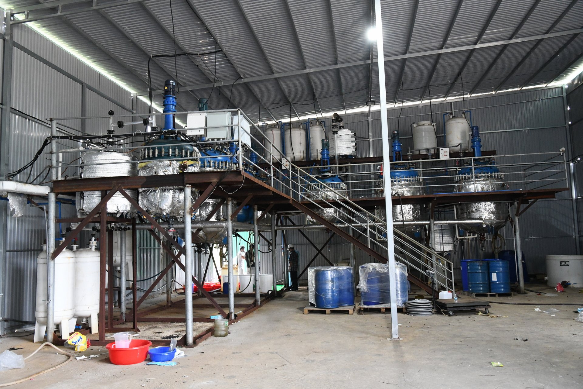 Cận cảnh triệt phá xưởng sản xuất ma túy lớn nhất Việt Nam, chứa 1,4 tấn ketamin - 3