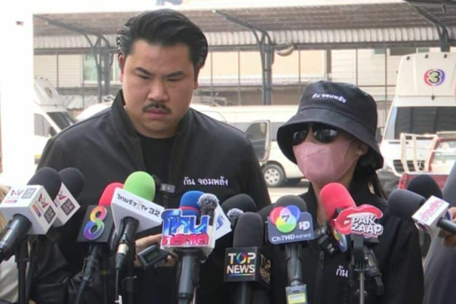 Chồng hẹn nhân viên nữ ra quán cà phê làm việc, vợ lái ô tô đuổi theo