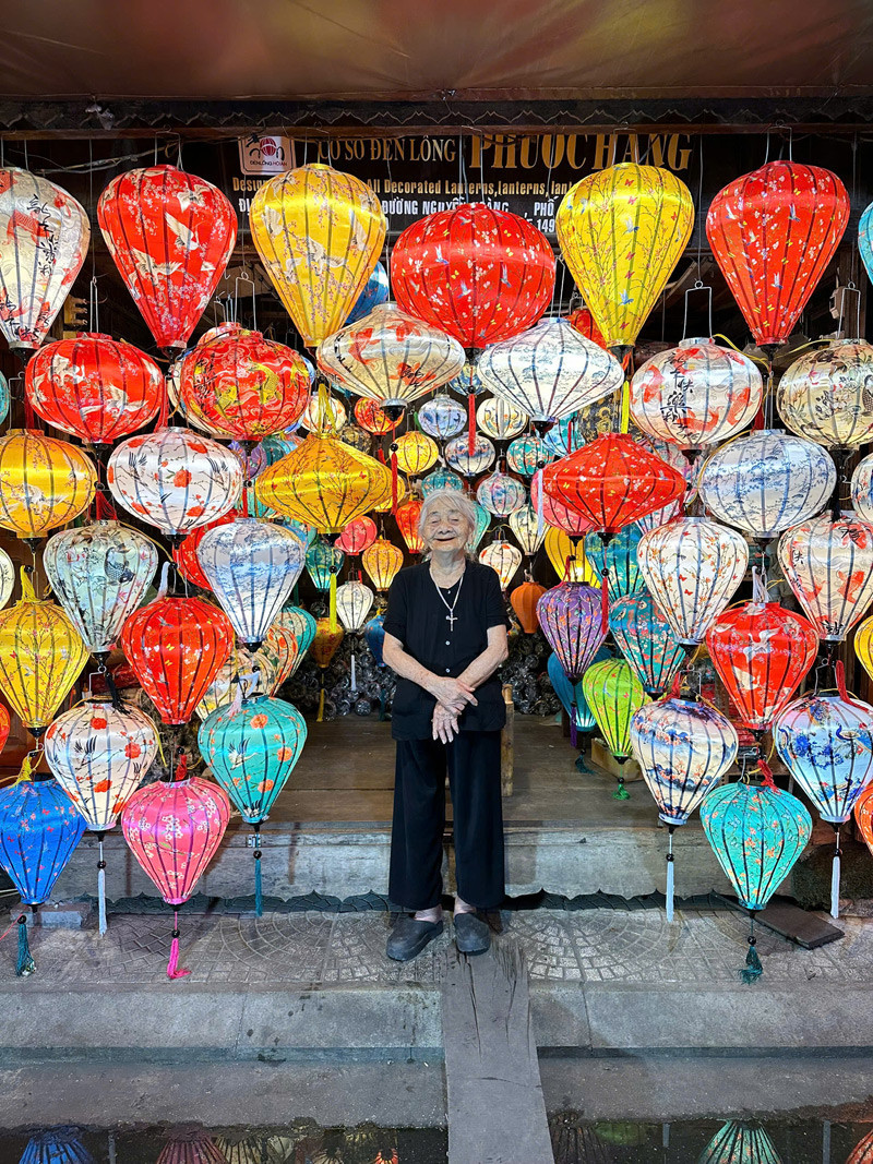 cụ bà 1.jpg
