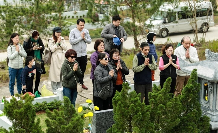 Tết Thanh minh để thể hiện lòng kính trọng, biết ơn đối với tổ tiên và những người đã khuất. (Ảnh: Ngô Nhung)