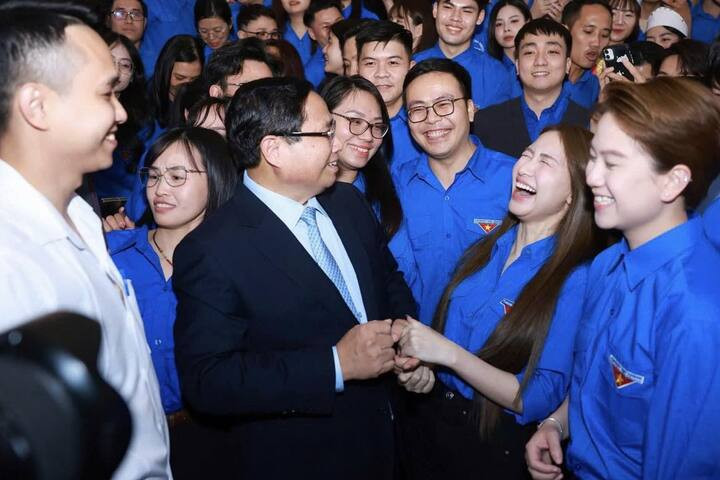 Hòa Minzy tự hào khi được Thủ tướng Phạm Minh Chính khen ngợi.