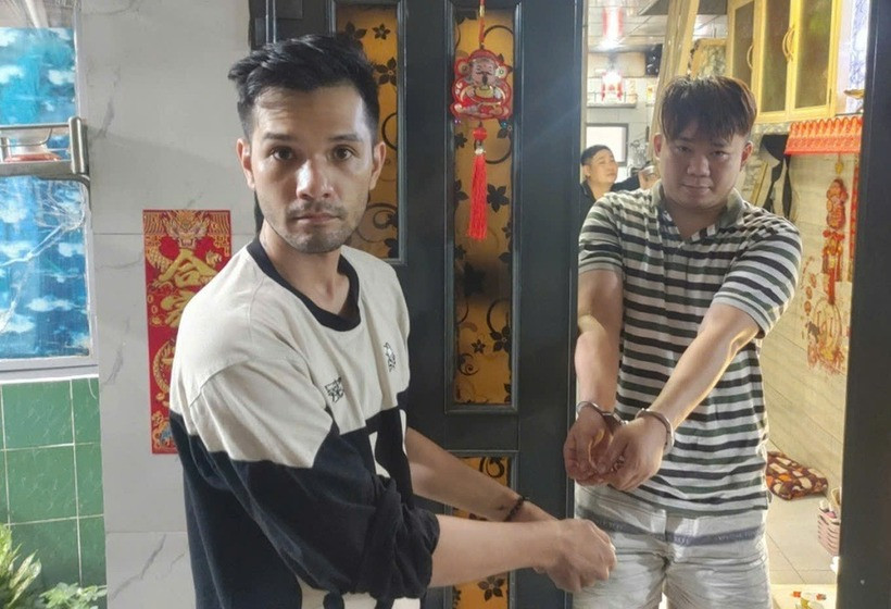 Nhikolai Đinh (bìa trái) thời điểm bị bắt. (Ảnh: Cơ quan công an)