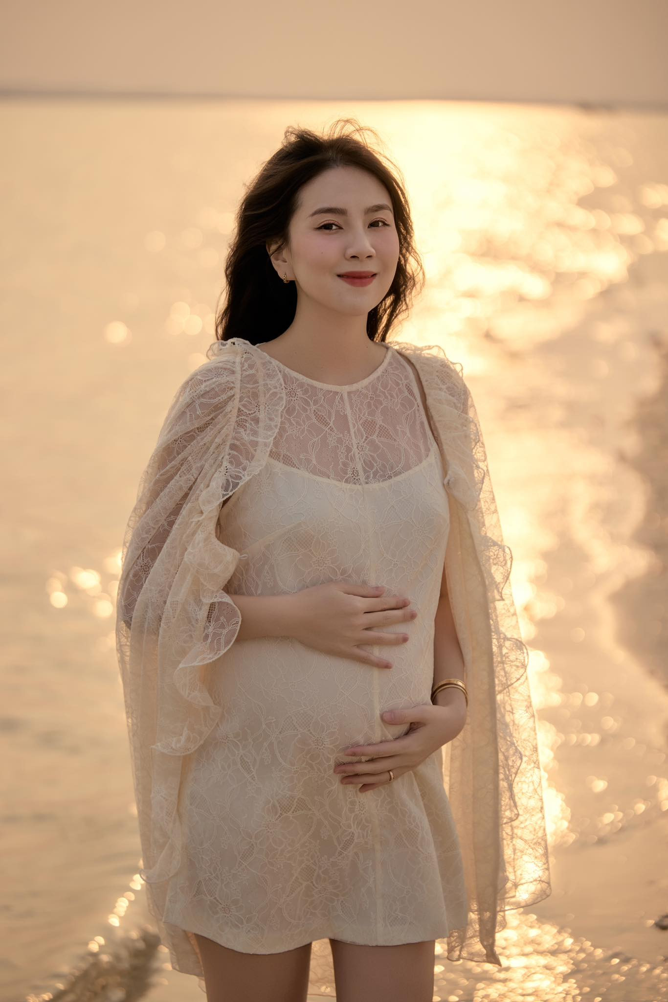 Bất ngờ trước nhan sắc của MC Mai Ngọc dù đang ở tháng cuối của thai kỳ- Ảnh 2.