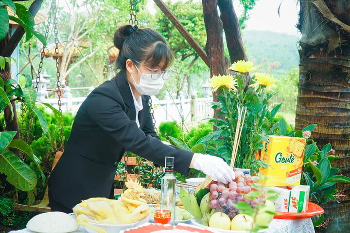 Dịch vụ cúng giỗ online ngày càng được nhiều gia đình lựa chọn.