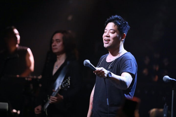 Ca sĩ Dương Trần Nghĩa.