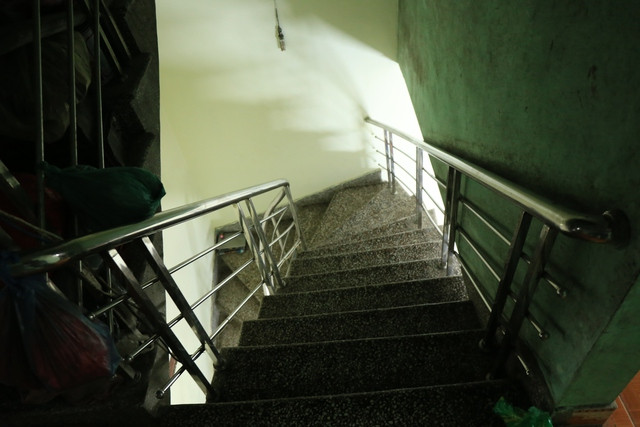 Lời kể vụ bé gái 9 tuổi bị kề dao khống chế: Cả gia đình quỳ gối van xin, kẻ bắt cóc lạnh lùng đáp một câu khiến ai cũng chết lặng- Ảnh 3.