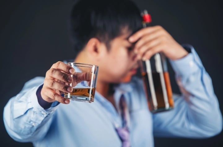 Tình trạng đỏ mặt khi uống rượu được gọi là “Asian flush”. (Ảnh minh hoạ: Freepik)