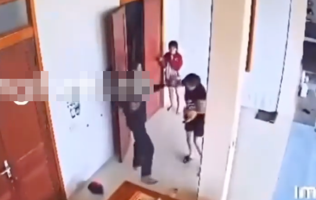 Thông tin mới vụ chồng cầm gậy đánh đập vợ con trong bữa cơm ảnh 3