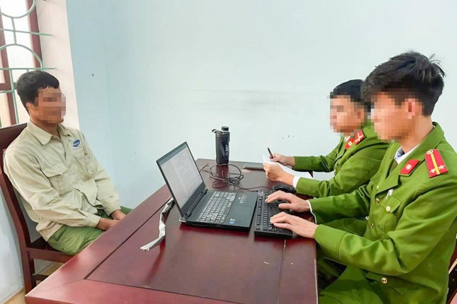 Thông tin mới vụ chồng cầm gậy đánh đập vợ con trong bữa cơm ảnh 1