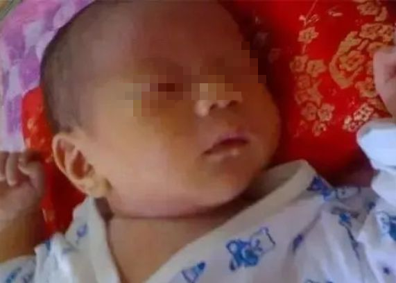 Bi kịch ngày đầy tháng: Cháu trai tử vong vì chén rượu mừng của ông nội - Ảnh 2.