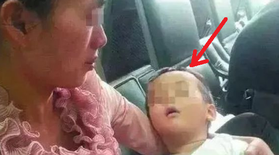 Bi kịch ngày đầy tháng: Cháu trai tử vong vì chén rượu mừng của ông nội - Ảnh 1.