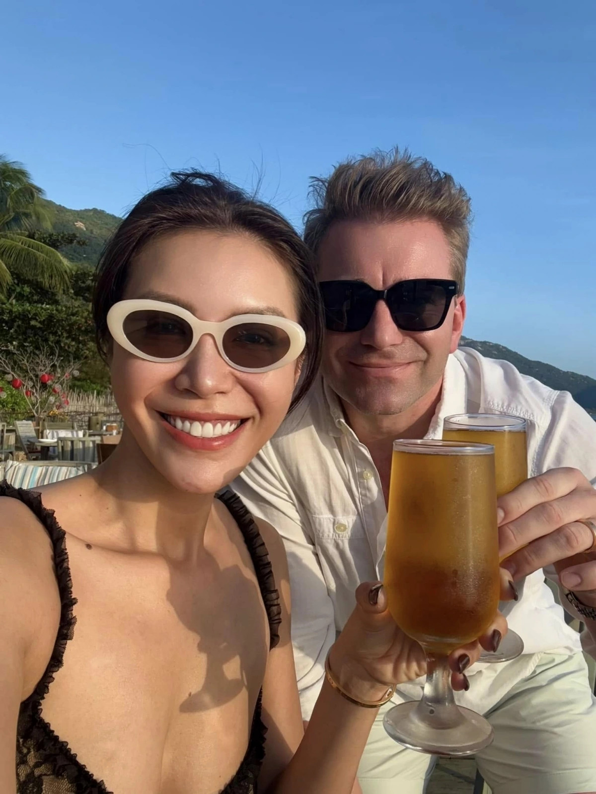 hon nhan hanh phuc cua sieu mau minh tu va chong tay hinh anh 7