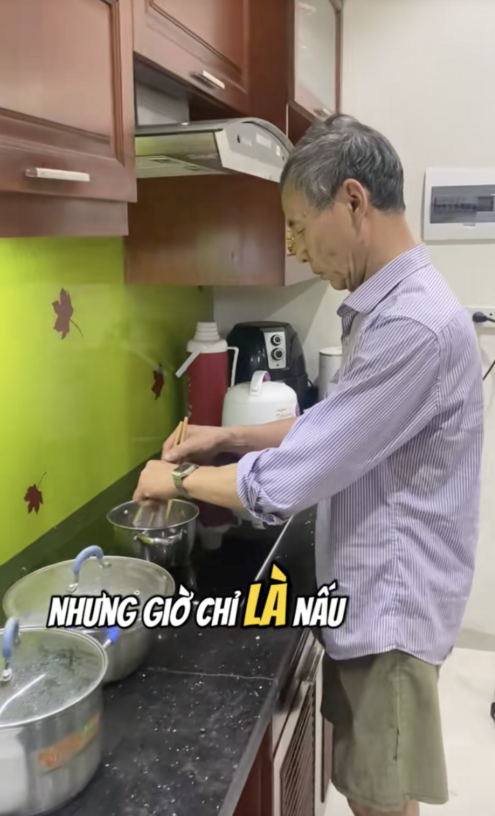 Kể 'kiếp nạn nghỉ hưu', ông lão Hà Nội trở thành 'idol' trên TikTok - 4