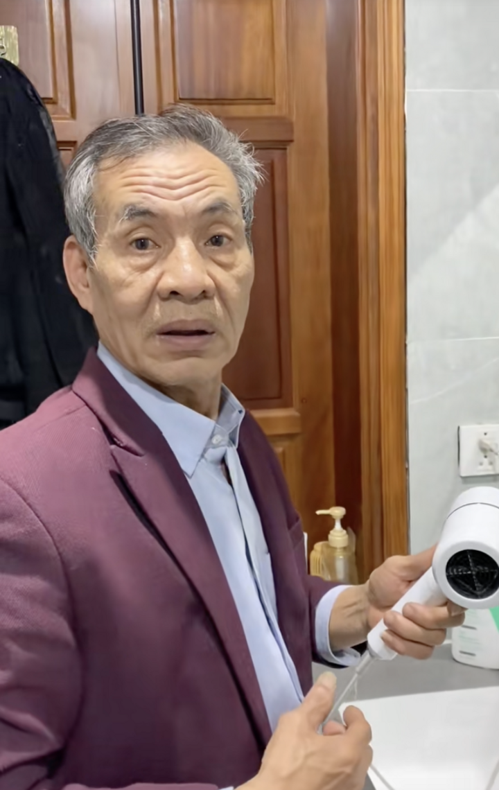 Kể 'kiếp nạn nghỉ hưu', ông lão Hà Nội trở thành 'idol' trên TikTok - 2