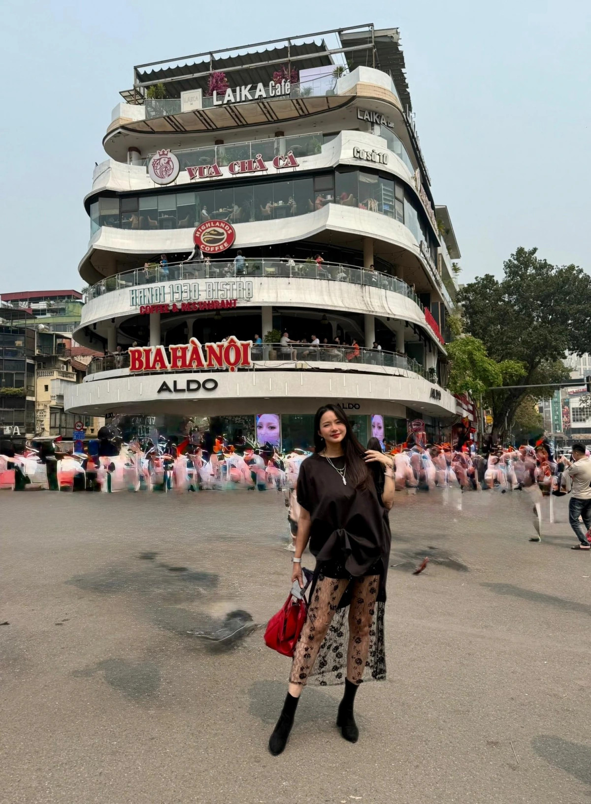 nghe si viet check-in cung ham ca map truoc khi cong trinh bi pha bo hinh anh 2