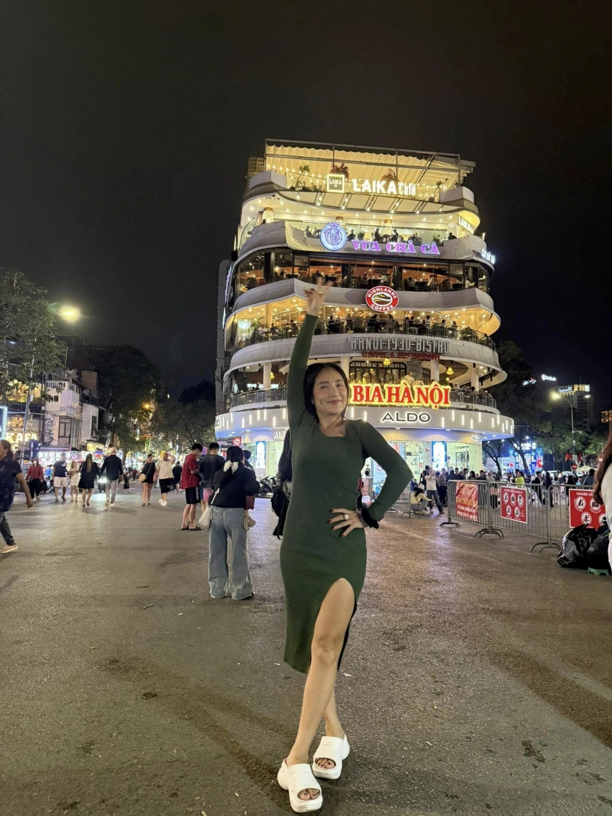 nghe si viet check-in cung ham ca map truoc khi cong trinh bi pha bo hinh anh 7