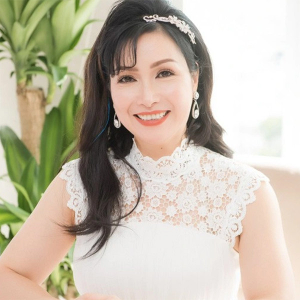 37 năm sau ngày đăng quang, nhan sắc Hoa hậu Bùi Bích Phương thay đổi ra sao? - Ảnh 10.