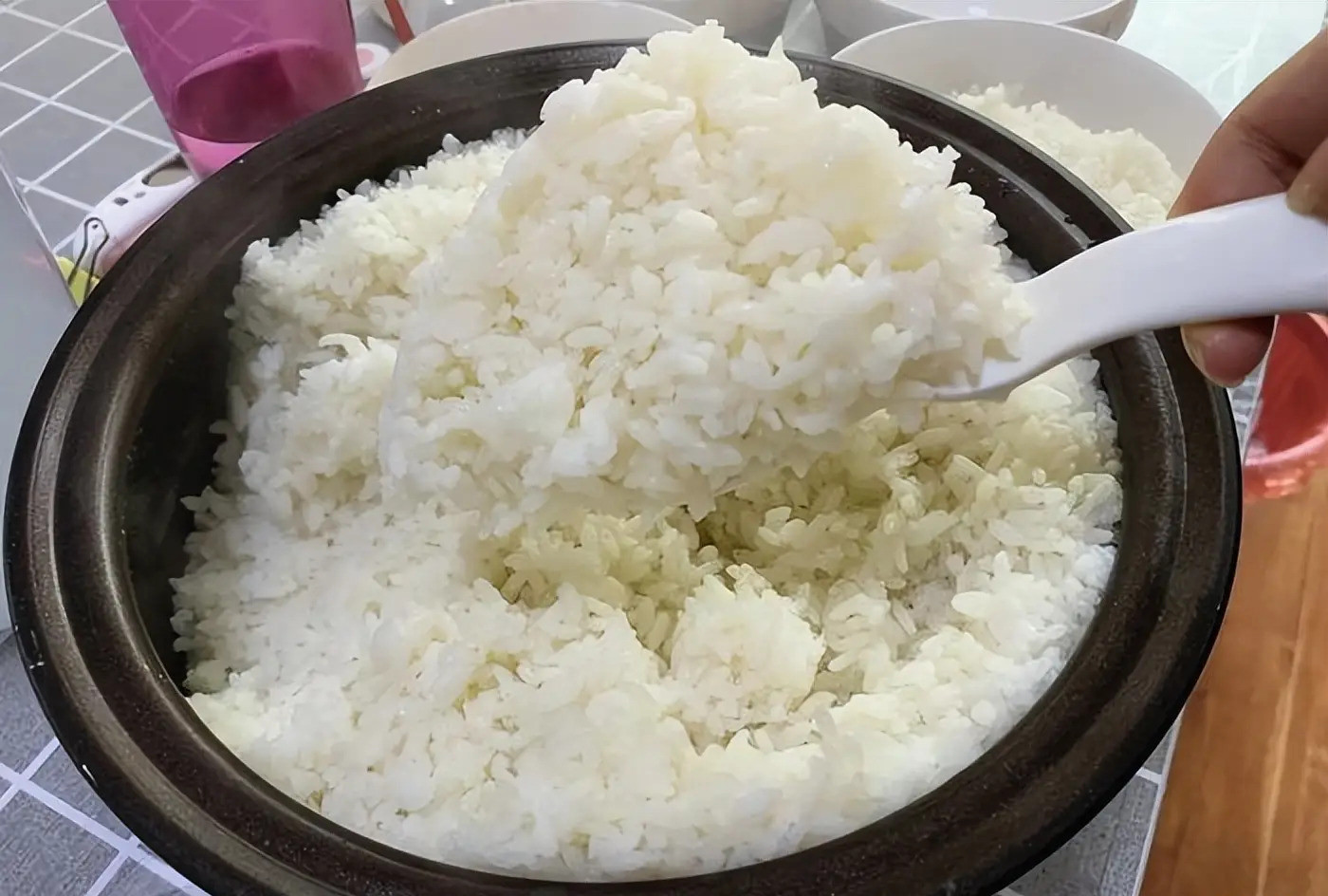 4 sai lầm tai hại khi bảo quản cơm trắng ngang tự “rước” vi khuẩn, bệnh tật vào người- Ảnh 1.