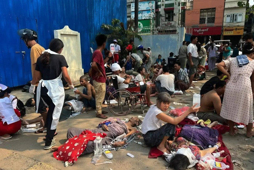 Số ca thương vong tăng nhanh khiến nhiều bệnh viện quá tải. Ảnh:&nbsp;The New York Times.