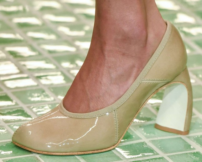 Cùng một trào lưu giày nhưng vài khác biệt nhỏ khiến bạn bắt trend không dính ảnh 2