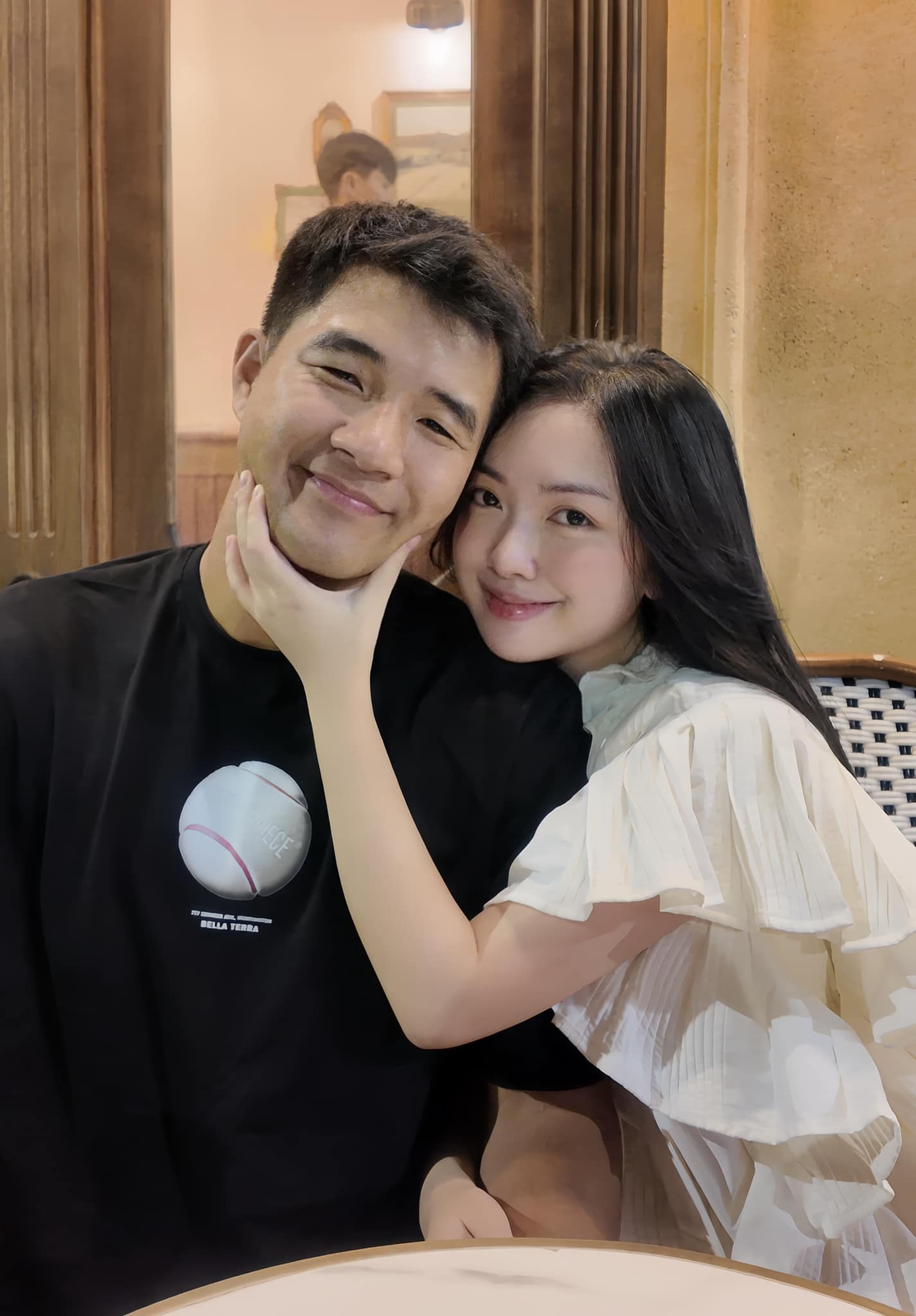 Sắc vóc 'gái một con' của vợ Hà Đức Chinh- Ảnh 2.