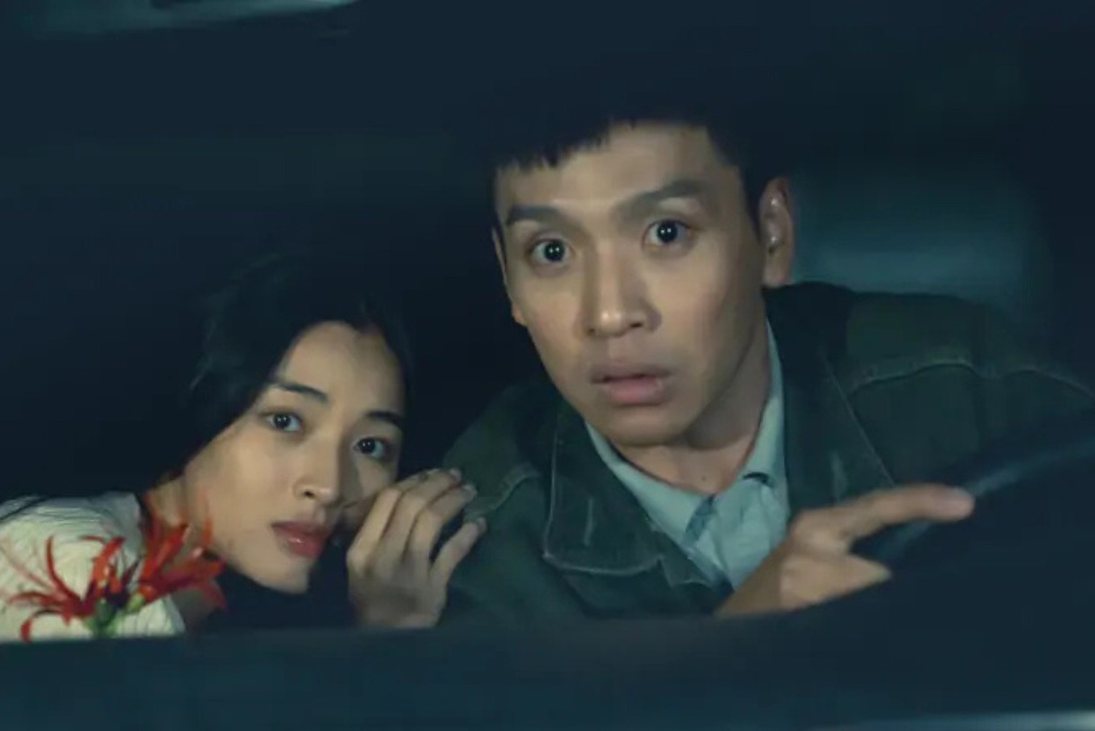 ‘Âm dương lộ’: Kịch bản lỏng lẻo, hù dọa yếu ảnh 6