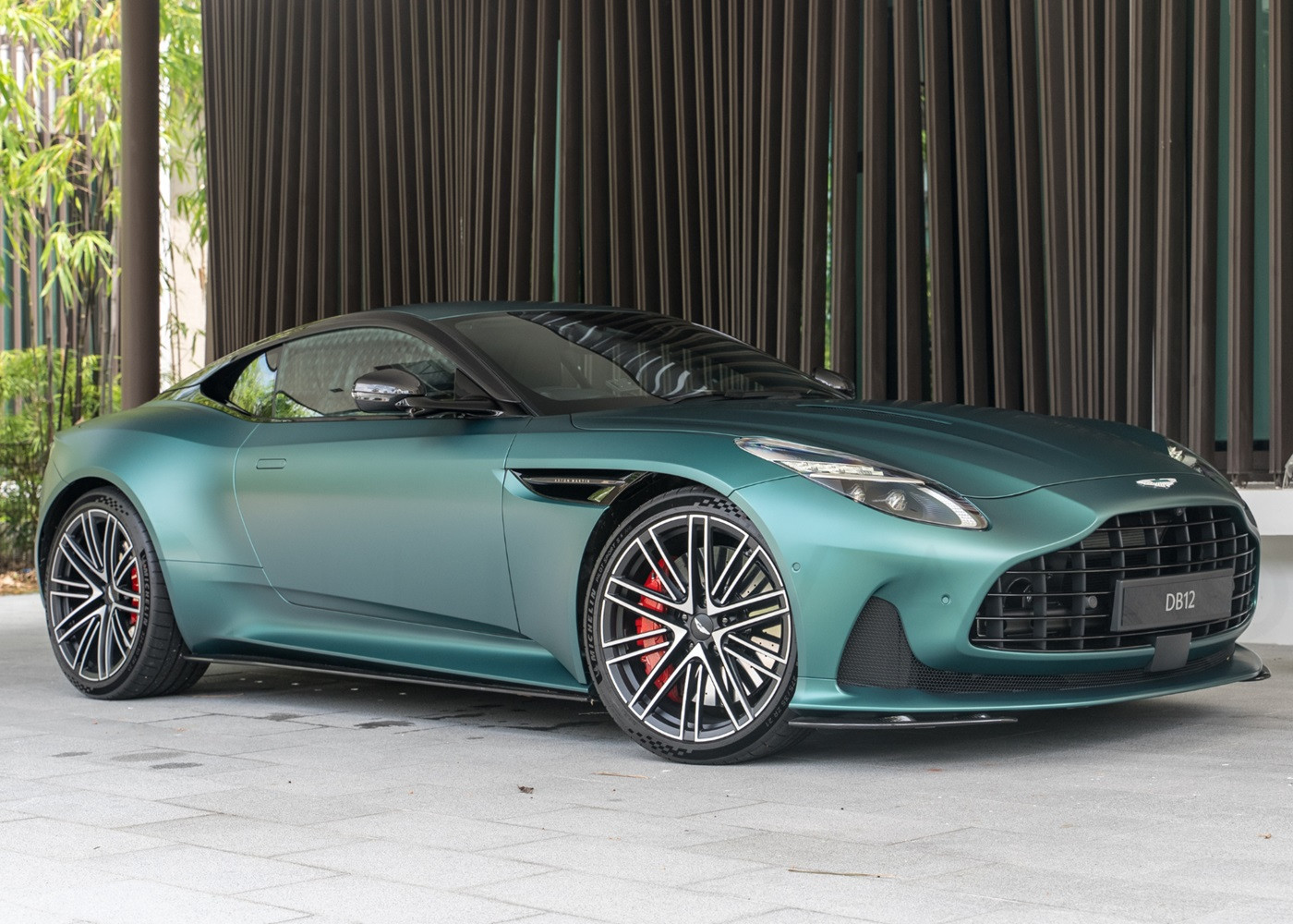 aston martin 10.jpg