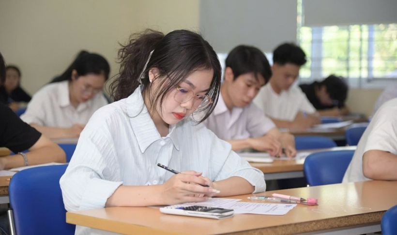 Thí sinh dự thi ở điểm thi Trường Đại học Bách khoa. Ảnh: VNU