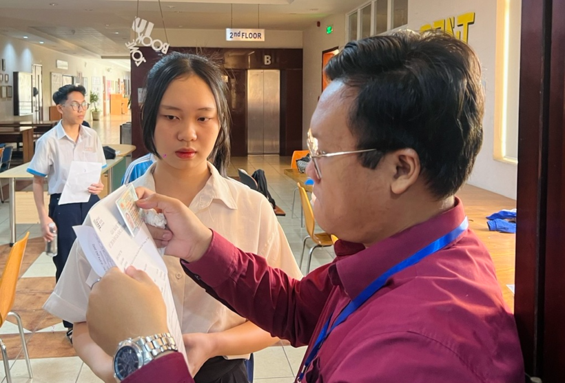 Thí sinh tại điểm thi Trường Đại học Quốc tế, Đại học Quốc gia TPHC. Ảnh: Dân Trí