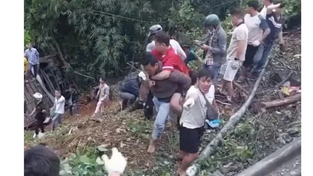 Hiện trường kinh hoàng vụ xe khách 52 chỗ lao xuống đèo Bảo Lộc, nhiều người thương vong- Ảnh 3.