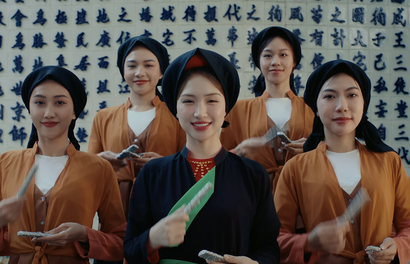 Hòa Minzy kiếm bao nhiêu tiền từ cú nổ 'Bắc Bling' ảnh 2